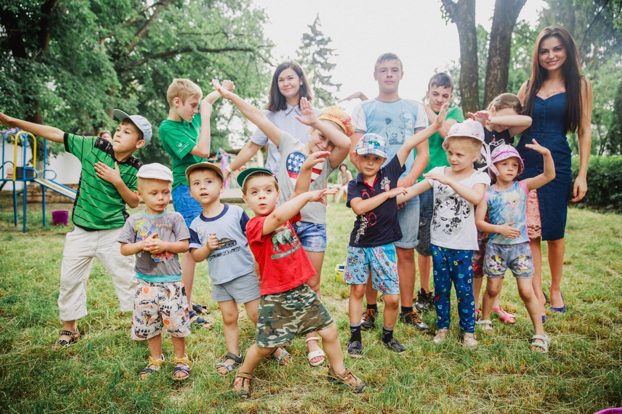 Мейнстрим поехали с клиентом в детский дом в пгт. Рокитное (Киевская область) и центр социально-психологической реабилитации детей в г. Белая Церковь