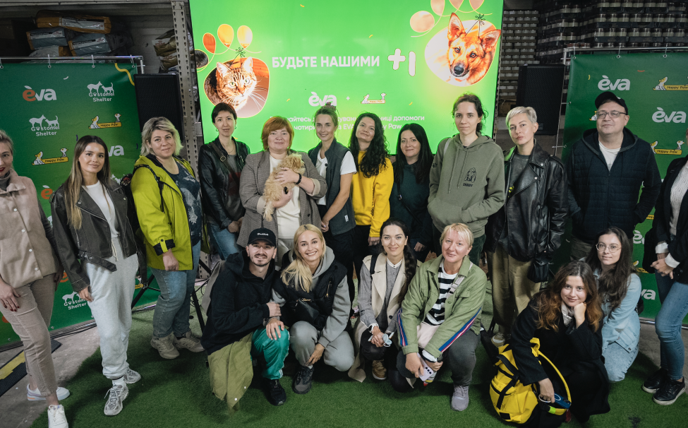 Press tour for the EVA chain of stores and the Happy Paw